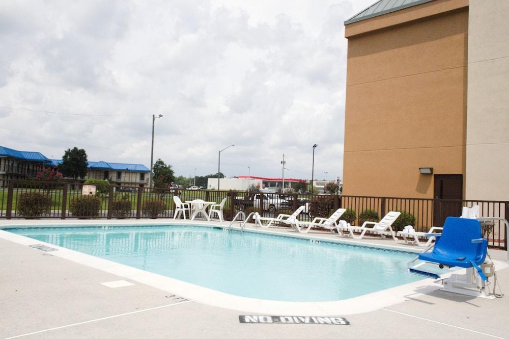 La Quinta Inn & Suites By Wyndham Fayetteville I-95 Esterno foto