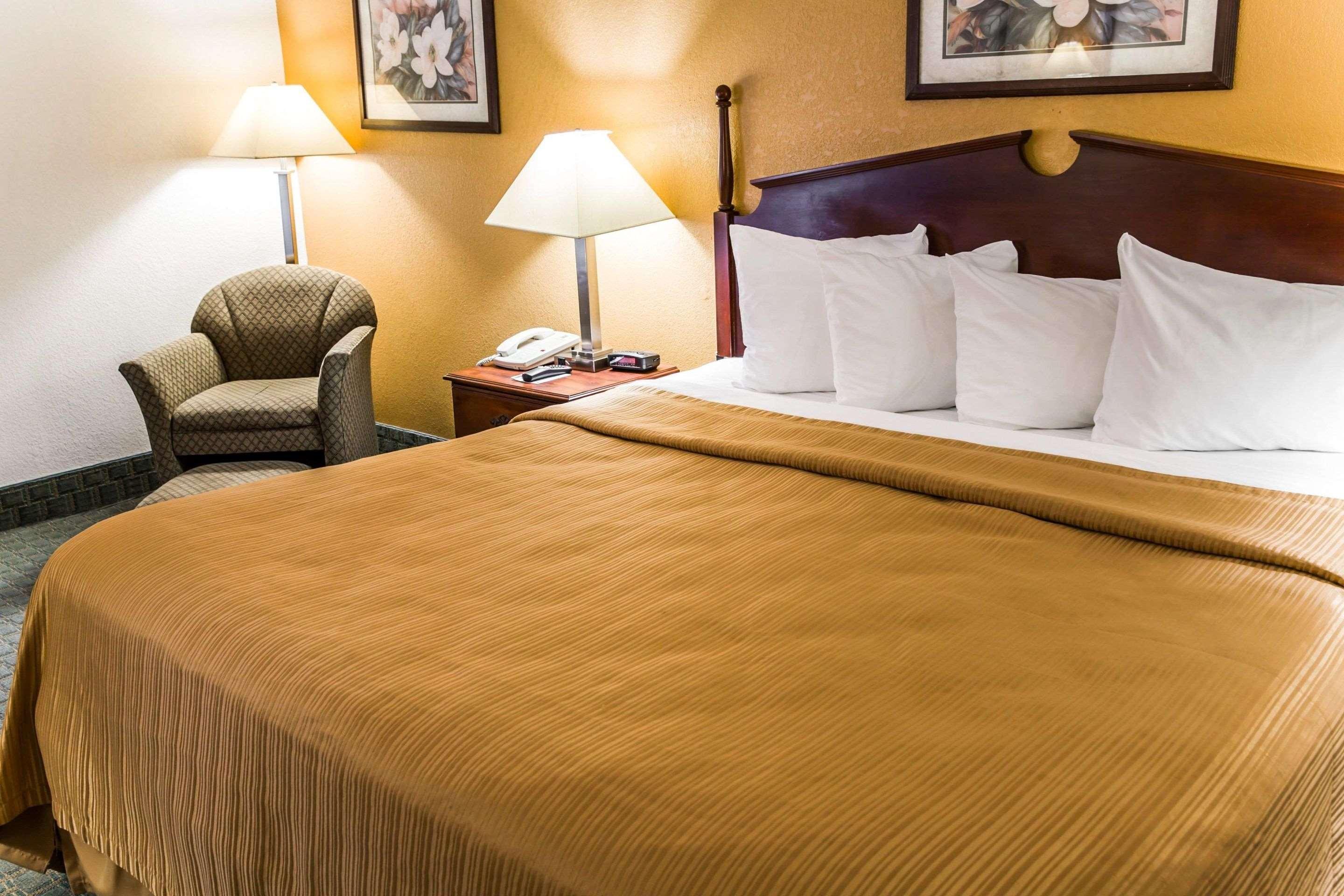 La Quinta Inn & Suites By Wyndham Fayetteville I-95 Esterno foto