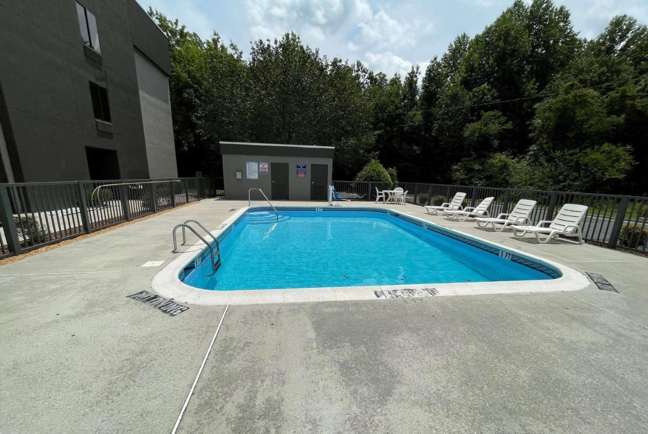 La Quinta Inn & Suites By Wyndham Fayetteville I-95 Esterno foto