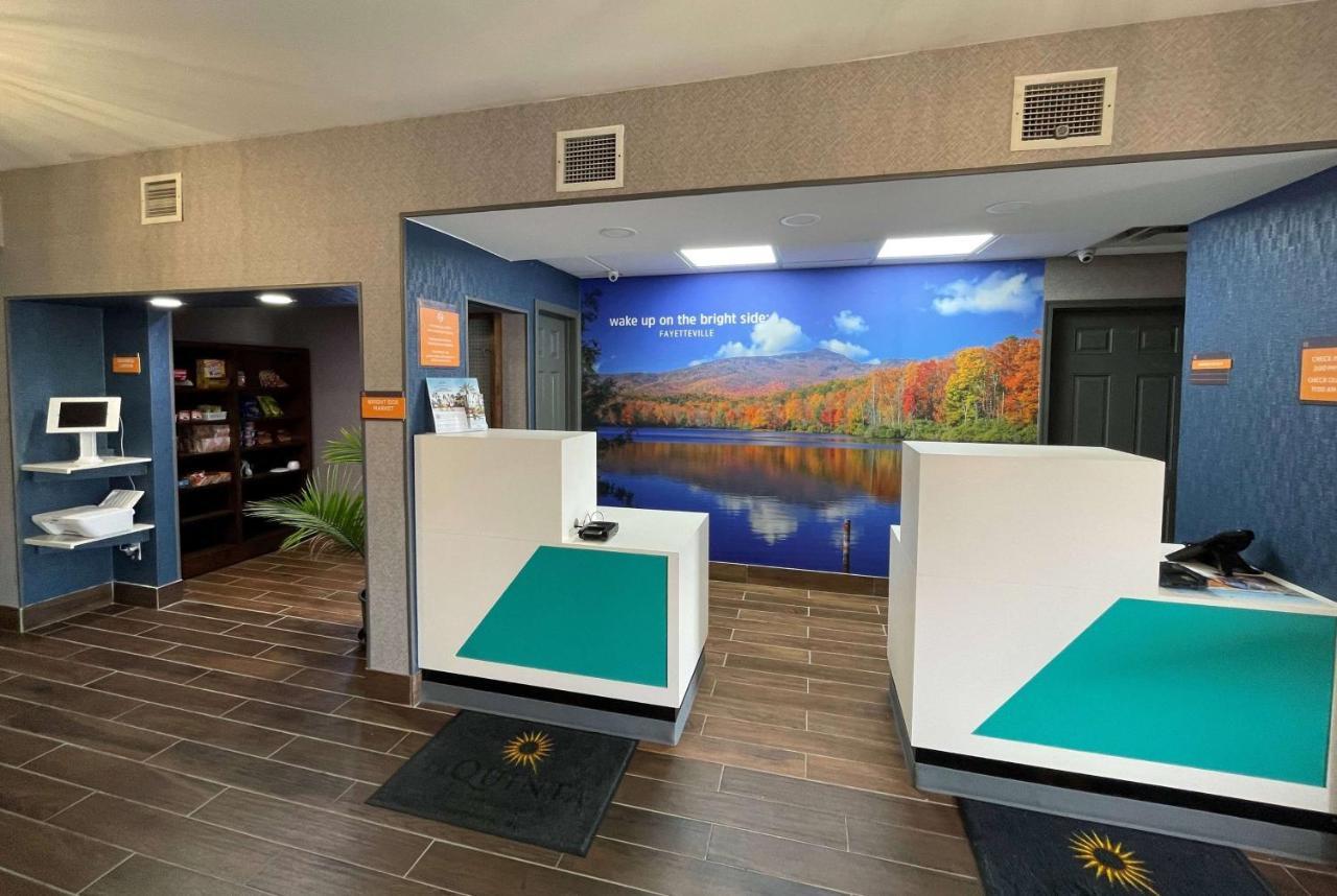 La Quinta Inn & Suites By Wyndham Fayetteville I-95 Esterno foto