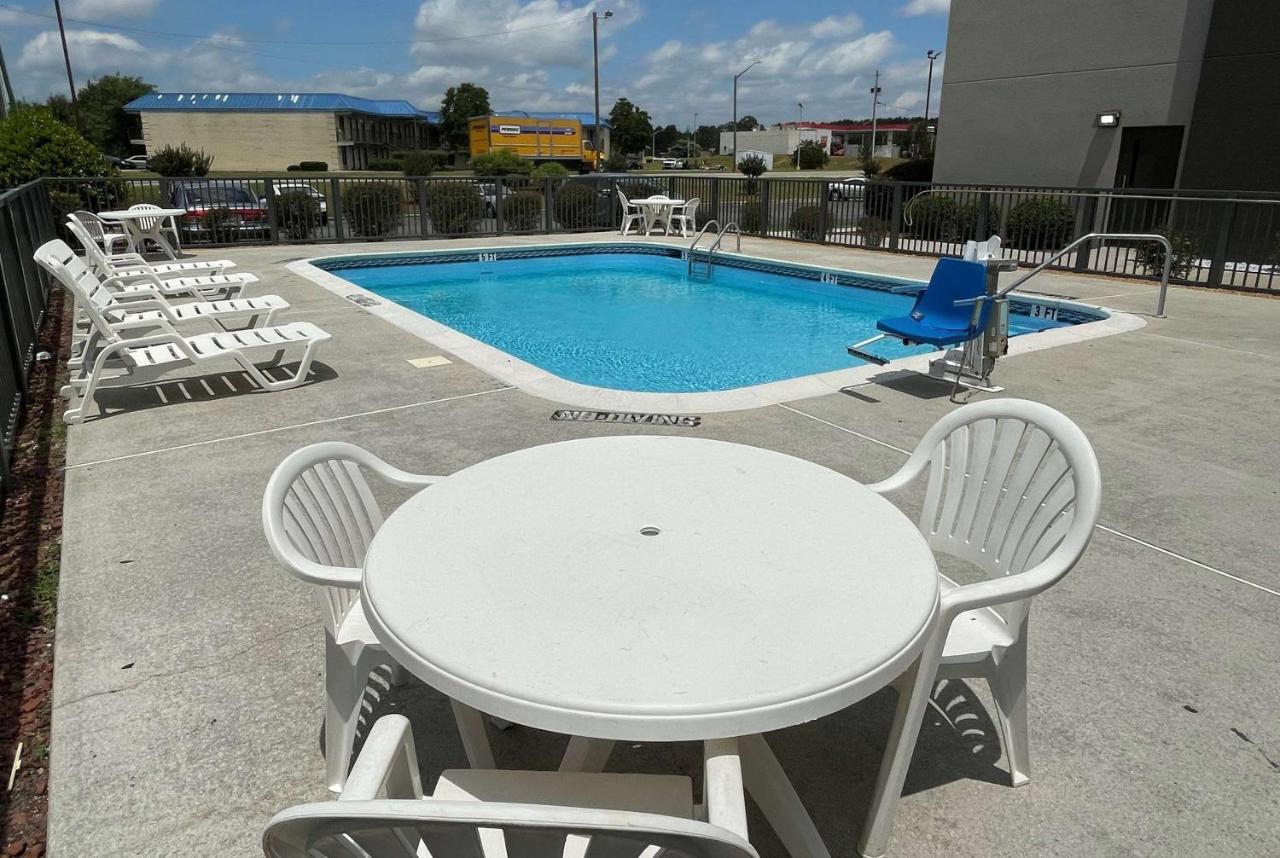 La Quinta Inn & Suites By Wyndham Fayetteville I-95 Esterno foto