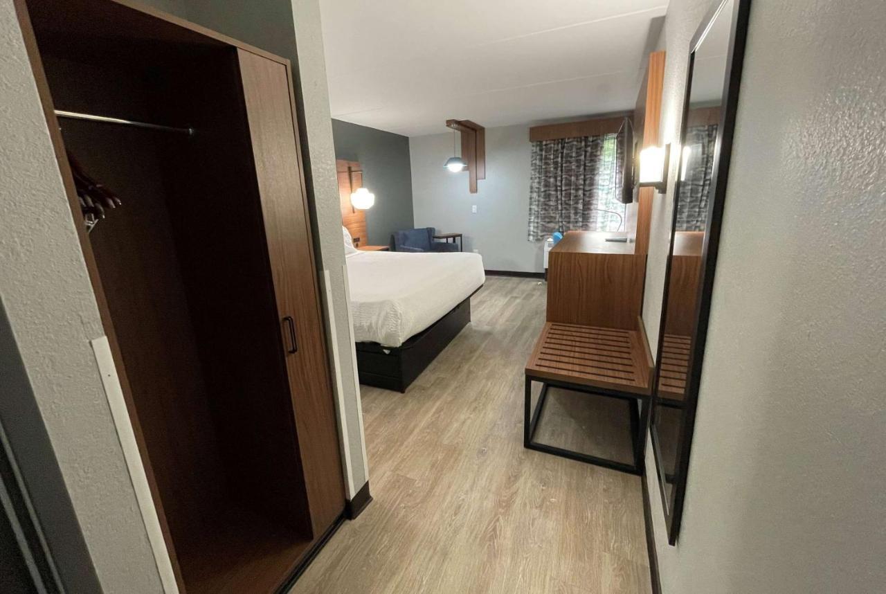 La Quinta Inn & Suites By Wyndham Fayetteville I-95 Esterno foto