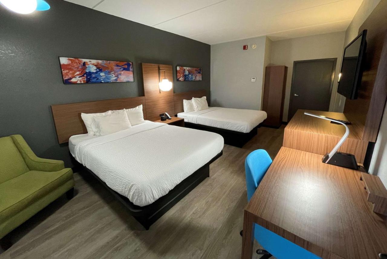 La Quinta Inn & Suites By Wyndham Fayetteville I-95 Esterno foto